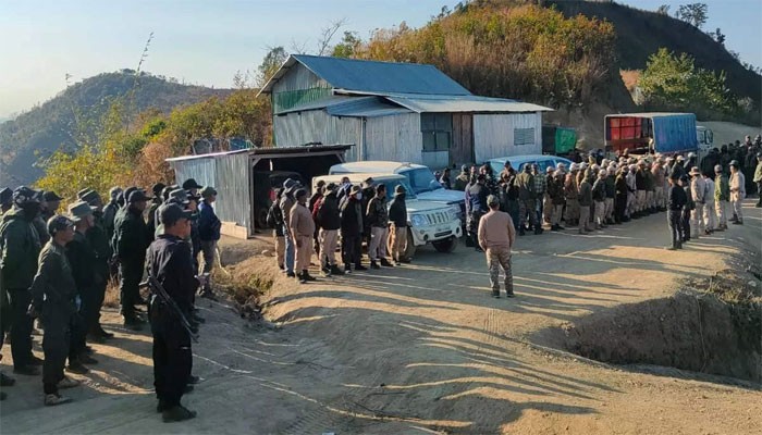 ভারতের মণিপুরে ‘দেখামাত্র গুলির’ নির্দেশ ভারতের মণিপুরে ‘দেখামাত্র গুলির’ নির্দেশ