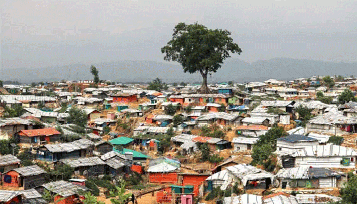 কক্সবাজারে রোহিঙ্গা ক্যাম্পে সন্ত্রাসী দু’গ্রুপের গোলাগুলিতে নিহত ৫ কক্সবাজারে রোহিঙ্গা ক্যাম্পে সন্ত্রাসী দু’গ্রুপের গোলাগুলিতে নিহত ৫