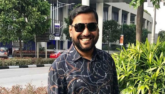 দেশ ছাড়লেন সম্রাট দেশ ছাড়লেন সম্রাট