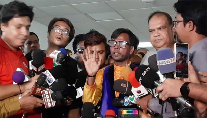 পুনর্নির্বাচনের দাবি নিয়ে ইসিতে হিরো আলম পুনর্নির্বাচনের দাবি নিয়ে ইসিতে হিরো আলম