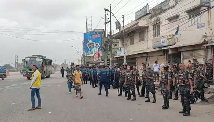 ঢাকার প্রবেশমুখে সতর্ক পাহারায় পুলিশ-আওয়ামী লীগ ঢাকার প্রবেশমুখে সতর্ক পাহারায় পুলিশ-আওয়ামী লীগ