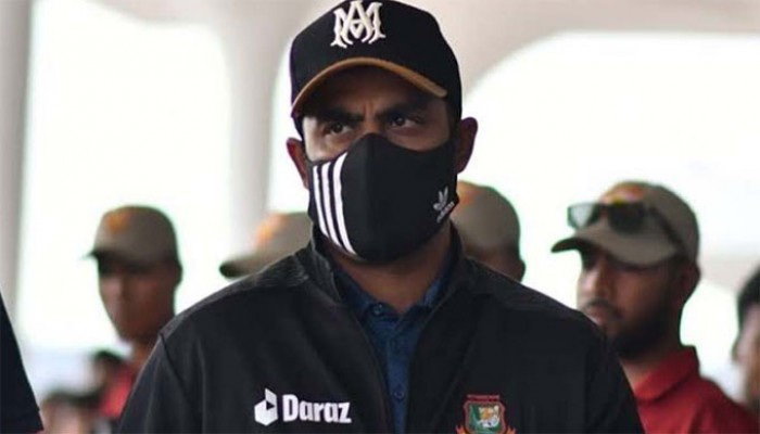 চিকিৎসা শেষে দেশে ফিরেছেন তামিম চিকিৎসা শেষে দেশে ফিরেছেন তামিম