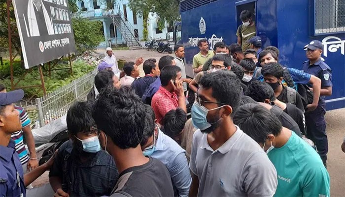 টাঙ্গুয়ার হাওরে গ্রেপ্তার বুয়েটের ২৪ জনসহ ৩২ শিক্ষার্থীর জামিন টাঙ্গুয়ার হাওরে গ্রেপ্তার বুয়েটের ২৪ জনসহ ৩২ শিক্ষার্থীর জামিন