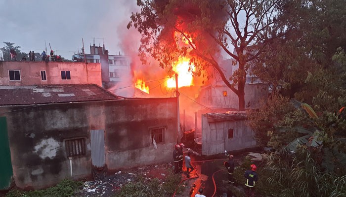 কেরানীগঞ্জে কেমিক্যাল কারখানায় আগুন, ৪ জনের মৃত্যু  কেরানীগঞ্জে কেমিক্যাল কারখানায় আগুন, ৪ জনের মৃত্যু