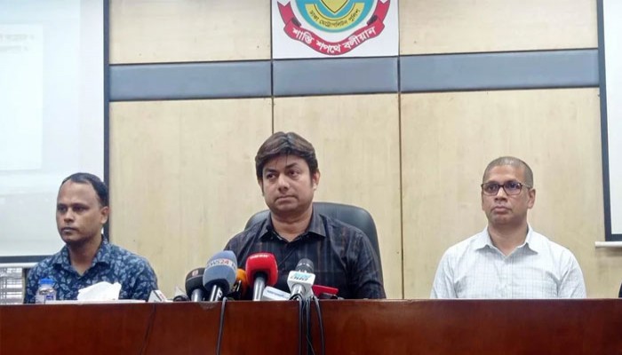 নির্বাচনকে সামনে রেখে অস্ত্র মজুদ করছে ছাত্রদল নেতারা : ডিএমপি নির্বাচনকে সামনে রেখে অস্ত্র মজুদ করছে ছাত্রদল নেতারা : ডিএমপি