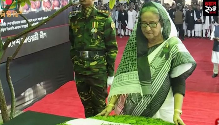 ২১ আগস্ট গ্রেনেড হামলায় নিহতদের প্রতি প্রধানমন্ত্রীর শ্রদ্ধা ২১ আগস্ট গ্রেনেড হামলায় নিহতদের প্রতি প্রধানমন্ত্রীর শ্রদ্ধা
