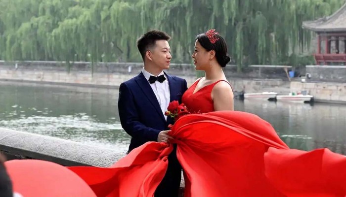 চীনে কমছে বিয়ের সংখ্যা, ডেটিং-এ আগ্রহ তরুণদের