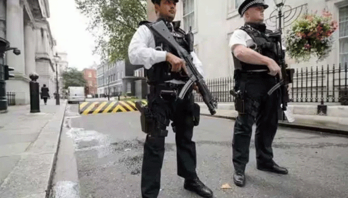 লন্ডনে সশস্ত্র ডিউটিতে রাজি নয় শতাধিক পুলিশ কর্মকর্তা, সেনা মোতায়েন
