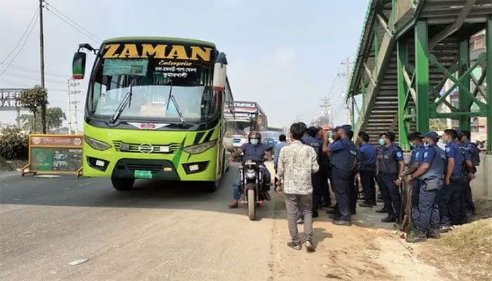 ঢাকার প্রবেশপথে তল্লাশি, হয়রানির অভিযোগ