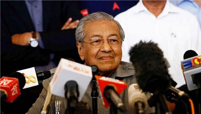 বাইডেনকে এক হাত নিলেন মাহাথির