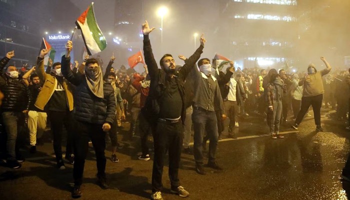 দেশে দেশে মার্কিন-ইসরায়েল বিরোধী বড় বিক্ষোভ দেশে দেশে মার্কিন-ইসরায়েল বিরোধী বড় বিক্ষোভ