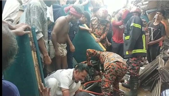 ভৈরবে দুই ট্রেনের মুখোমুখি সংঘর্ষে নিহত ১৭ ভৈরবে দুই ট্রেনের মুখোমুখি সংঘর্ষে নিহত ১৭