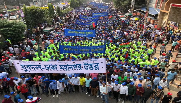 নয়াপল্টন এলাকায় আসছে মিছিলের স্রোত