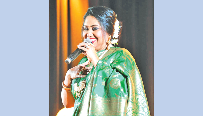 জ্যামাইকা মাতালেন ব্ল্যাক ডায়মন্ড-খ্যাত বেবী নাজনীন