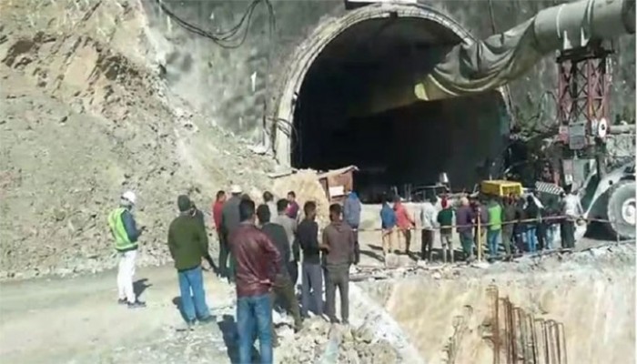 ভারতে টানেল ধসে আটকা পড়েছেন ৩৬ শ্রমিক ভারতে টানেল ধসে আটকা পড়েছেন ৩৬ শ্রমিক