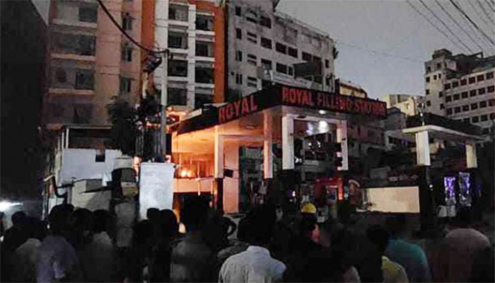 মহাখালীতে পেট্রল পাম্পে বিস্ফোরণ, দগ্ধ ৮ মহাখালীতে পেট্রল পাম্পে বিস্ফোরণ, দগ্ধ ৮