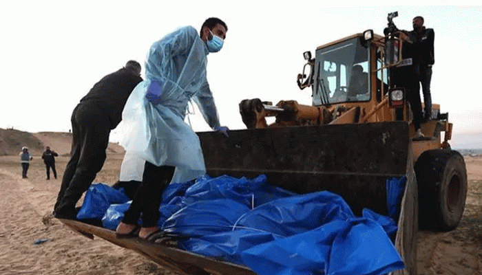 গাজায় লাশের গন্ধ, যেখানে সেখানে গণকবর