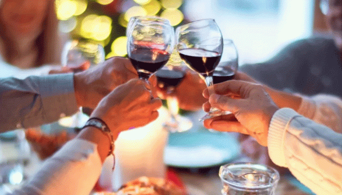 বড়দিনের ডিনার করে ৭০০ বিমানকর্মী অসুস্থ