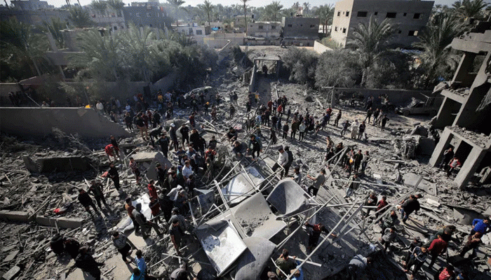 ইসরায়েলি হামলায় গাজার মধ্যাঞ্চল থেকে পালাচ্ছে মানুষ