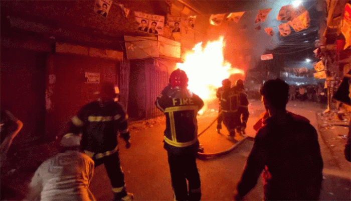 পুরান ঢাকার নাজিরা বাজারে আগুন