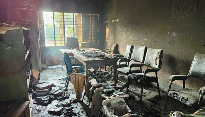 ২২ ভোটকেন্দ্রে নাশকতার আগুন