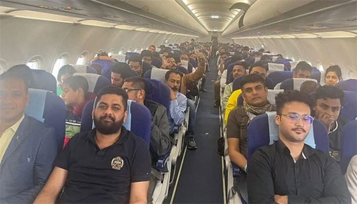 ঢাকায় ভারতীয় বিমানের জরুরি অবতরণ