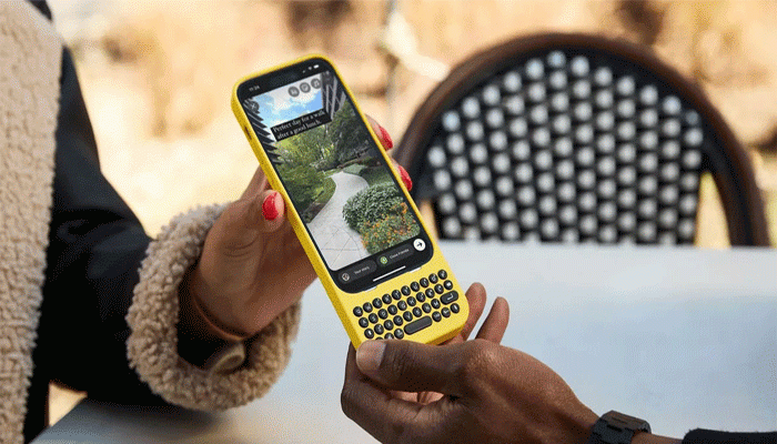 জেনে নিন বাটন কি-বোর্ড যুক্ত আইফোনের দাম 