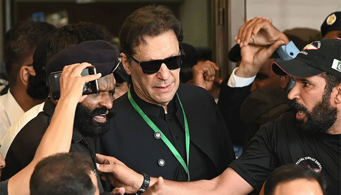 সরকারের সঙ্গে আলোচনায় প্রস্তুত কারাবন্দি ইমরান খান! 