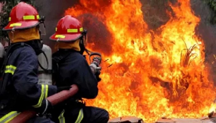 মেহেরবা প্লাজায় সাবেক মন্ত্রীর চেম্বার আগুনে পুড়ল 