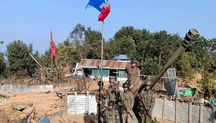 রাখাইনে বিপুল সেনা পাঠিয়েছে মিয়ানমারের জান্তা বাহিনী  