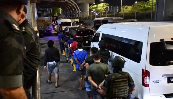 মালয়েশিয়ায় ৭ বাংলাদেশিসহ ১০৮ অভিবাসী আটক মালয়েশিয়ায় ৭ বাংলাদেশিসহ ১০৮ অভিবাসী আটক