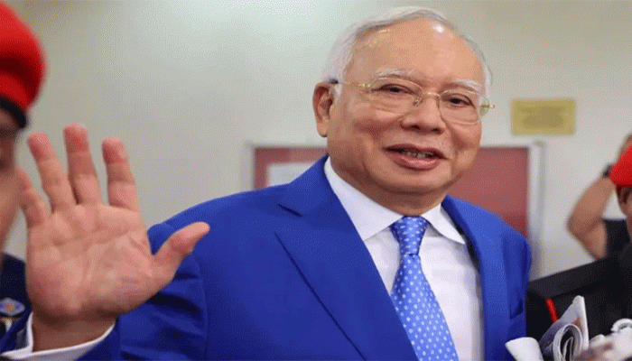 সাজা অর্ধেক করা হলো মালয়েশিয়ার সাবেক প্রধানমন্ত্রীর 