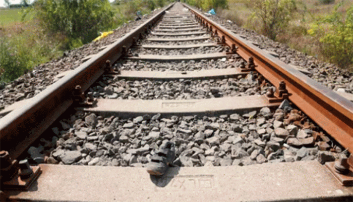 টাঙ্গাইলে ট্রেনে কাটা পড়ে শিশুসহ নিহত ৩ টাঙ্গাইলে ট্রেনে কাটা পড়ে শিশুসহ নিহত ৩