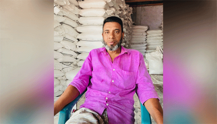 মানিকগঞ্জে পুলিশের উপস্থিতিতে ব্যবসায়ীকে কুপিয়ে হত্যা মানিকগঞ্জে পুলিশের উপস্থিতিতে ব্যবসায়ীকে কুপিয়ে হত্যা