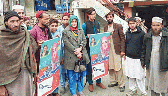 ভয়কে জয় করে পাকিস্তানের কোহিস্তানে নারী প্রার্থীদের প্রচারণা 