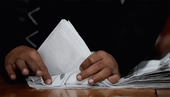 পাকিস্তানে এগিয়ে আছেন ইমরান খানপন্থিরা 