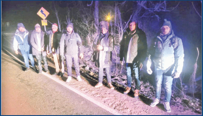 কানাডা সীমান্তে অভিবাসীদের অবৈধ ক্রসিংয়ে রেকর্ড কানাডা সীমান্তে অভিবাসীদের অবৈধ ক্রসিংয়ে রেকর্ড