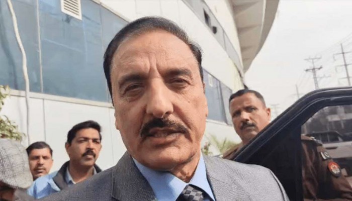 কারচুপি স্বীকার করায় পাকিস্তানের নির্বাচনী কর্মকর্তা আটক