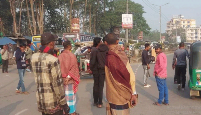 সিলেটে পরিবহন ধর্মঘট চলছে, যাত্রীদের চরম ভোগান্তি  সিলেটে পরিবহন ধর্মঘট চলছে, যাত্রীদের চরম ভোগান্তি