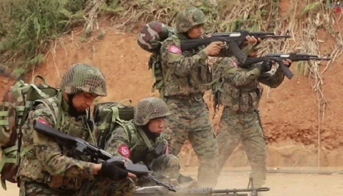 মিয়ানমারের সেনা ঘাঁটি ও পুলিশের তল্লাশি চৌকিতে আক্রমণ চালাচ্ছে বিদ্রোহীরা 