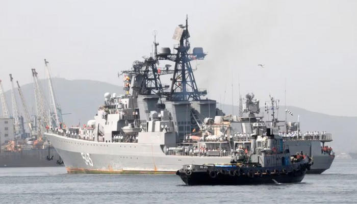 পশ্চিমাদের ‘দেখিয়ে দিতে’ কাতারে রুশ যুদ্ধজাহাজ