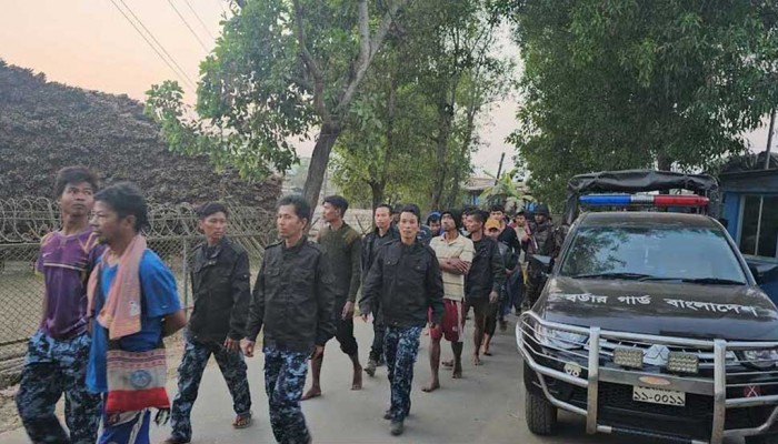 বাংলাদেশে পালিয়ে এলেন মিয়ানমারের ২৯ সীমান্তরক্ষী