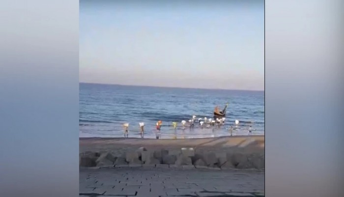 মিয়ানমারে নিত্যপণ্য পাচার হচ্ছে দিনে-দুপুরে মিয়ানমারে নিত্যপণ্য পাচার হচ্ছে দিনে-দুপুরে