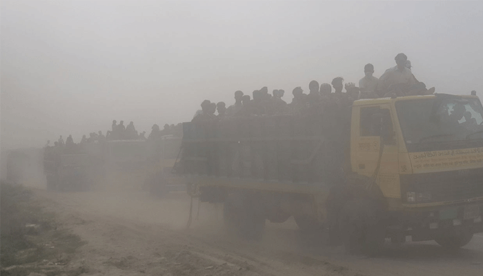 যানজট ও ধুলাবালির দূষণ, চরম ভোগান্তিতে শিশু ও বয়স্করা   যানজট ও ধুলাবালির দূষণ, চরম ভোগান্তিতে শিশু ও বয়স্করা