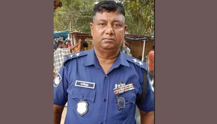 ট্রেনের ধাক্কায় পুলিশ কর্মকর্তার মৃত্যু  