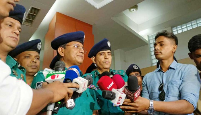 মোটরসাইকেলের গতিসীমা নিয়ে যা বললেন ডিএমপি কমিশনার