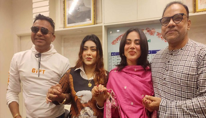 তমা ও মিষ্টির দ্বন্দ্বের সমঝোতা করল শিল্পী সমিতি তমা ও মিষ্টির দ্বন্দ্বের সমঝোতা করল শিল্পী সমিতি