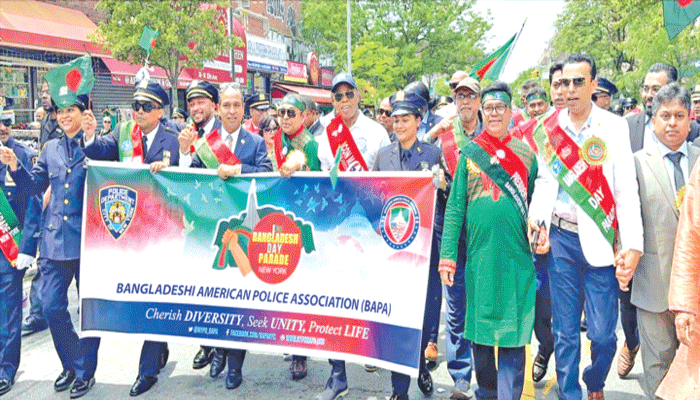 কমিউনিটির প্রশংসায় মেয়র অ্যাডামস কমিউনিটির প্রশংসায় মেয়র অ্যাডামস