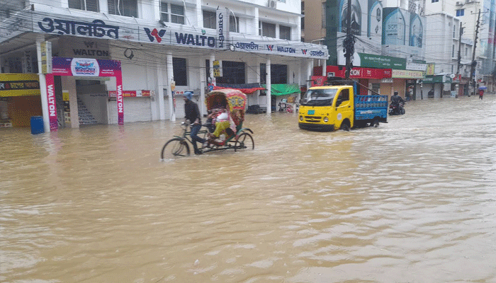 জলমগ্ন সিলেটে ম্লান ঈদের আনন্দ