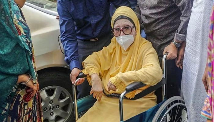 হাসপাতালে থেকে সন্ধ্যায় বাসায় ফিরছেন খালেদা জিয়া  হাসপাতালে থেকে সন্ধ্যায় বাসায় ফিরছেন খালেদা জিয়া
